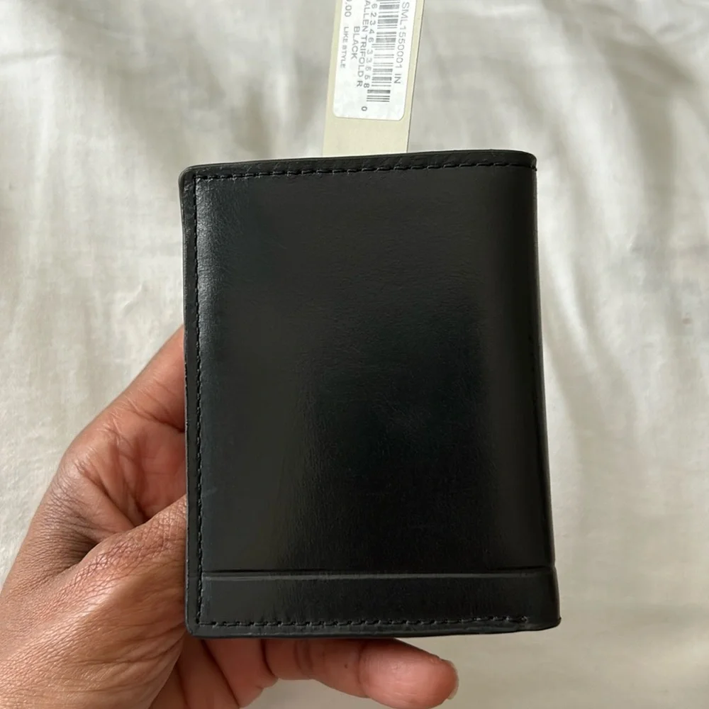 FOSSIL BLACK LEATHER WALLET MSRP $60.00 NWT